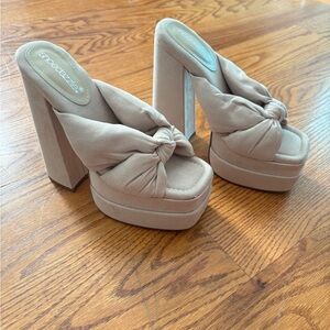 Shoe Dazzle Beige Knotted Platform Heels
